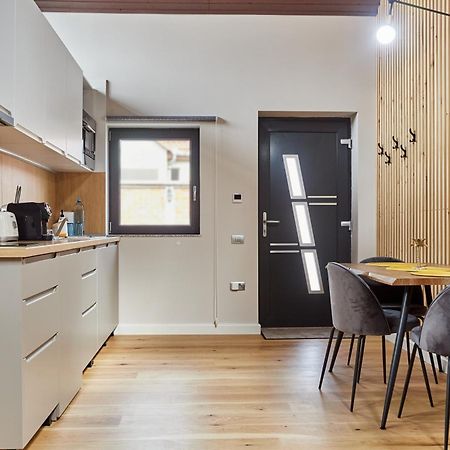 Apartament City La Casa Piano House ,Cu Parcare 알바루리아 외부 사진